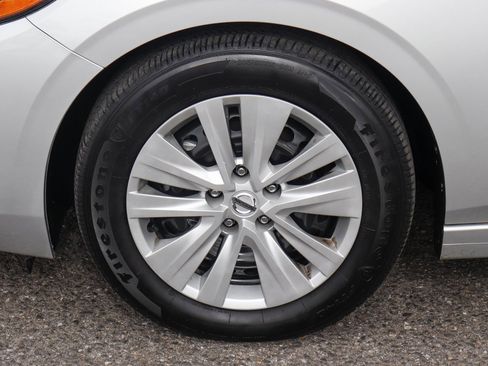 Used 2023 Nissan Sentra S image 32