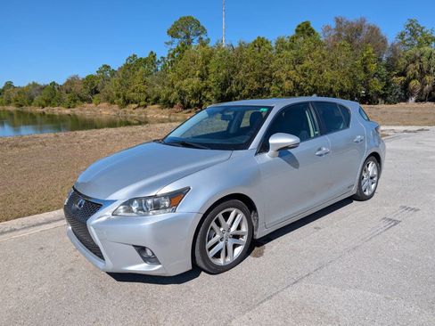 Used 2015 Lexus CT 200h image 2