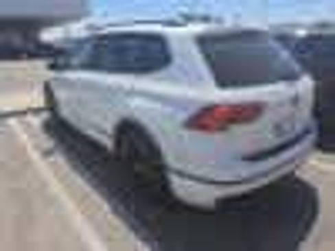 Used 2023 Volkswagen Tiguan SE R-Line FWD image 9