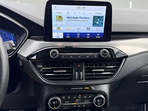 Used 2021 Ford Escape Titanium image 7