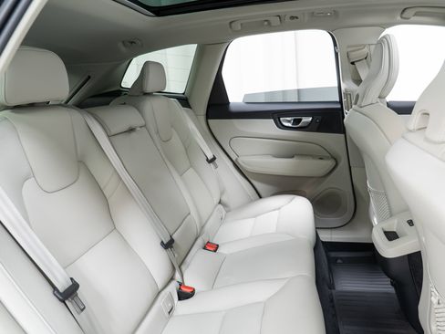 Certified 2025 Volvo XC60 B5 Plus w/ Protection Package Premier image 24