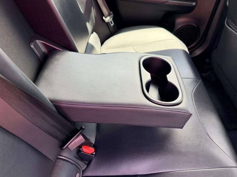 Used 2021 Toyota Prius XLE FWD image 26