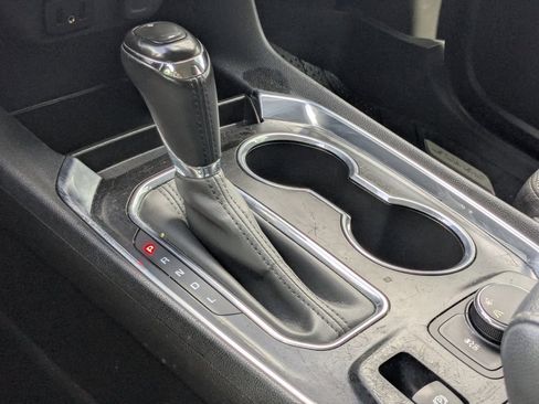 Used 2019 Chevrolet Traverse LT FWD image 27