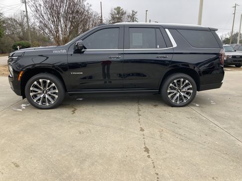 Used 2025 Chevrolet Tahoe High Country image 9