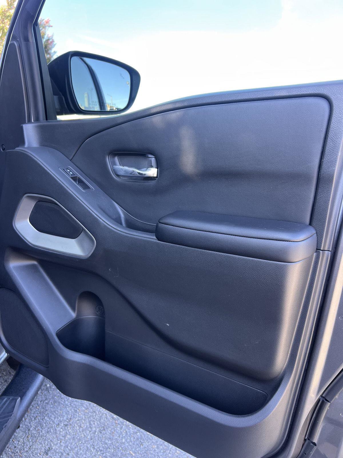 Used 2025 Nissan Frontier SV AWD/4WD image 23