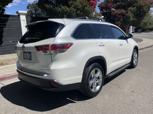 Used 2014 Toyota Highlander Limited w/ Driver Technology Package AWD/4WD image 6