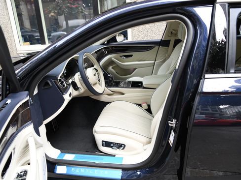 New 2025 Bentley Flying Spur Plug-In Hybrid image 8