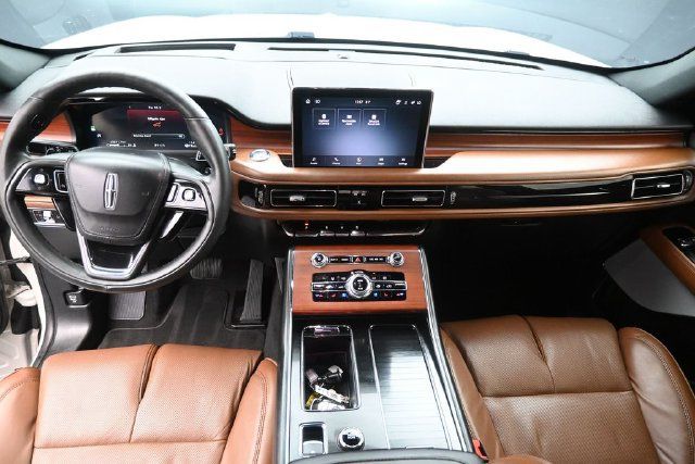 Used 2023 Lincoln Aviator Reserve w/ Equipment Group 201A RWD image 28