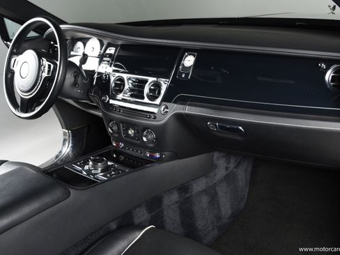 Used 2016 Rolls-Royce Wraith image 24