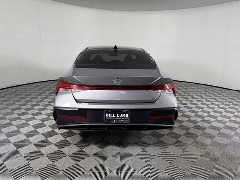 Used 2025 Hyundai Elantra Limited FWD image 8
