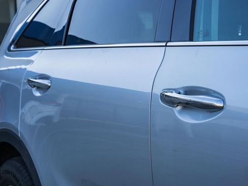 Used 2017 Kia Sorento LX image 12