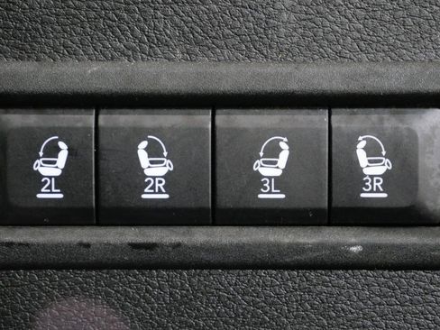 Used 2022 Jeep Wagoneer Series III w/ Premium Group I image 28