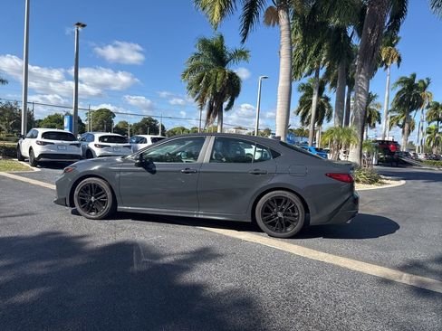 Used 2025 Toyota Camry SE image 9
