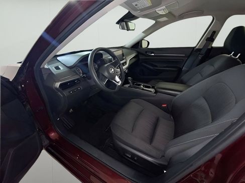 Used 2024 Nissan Altima 2.5 SV FWD image 27