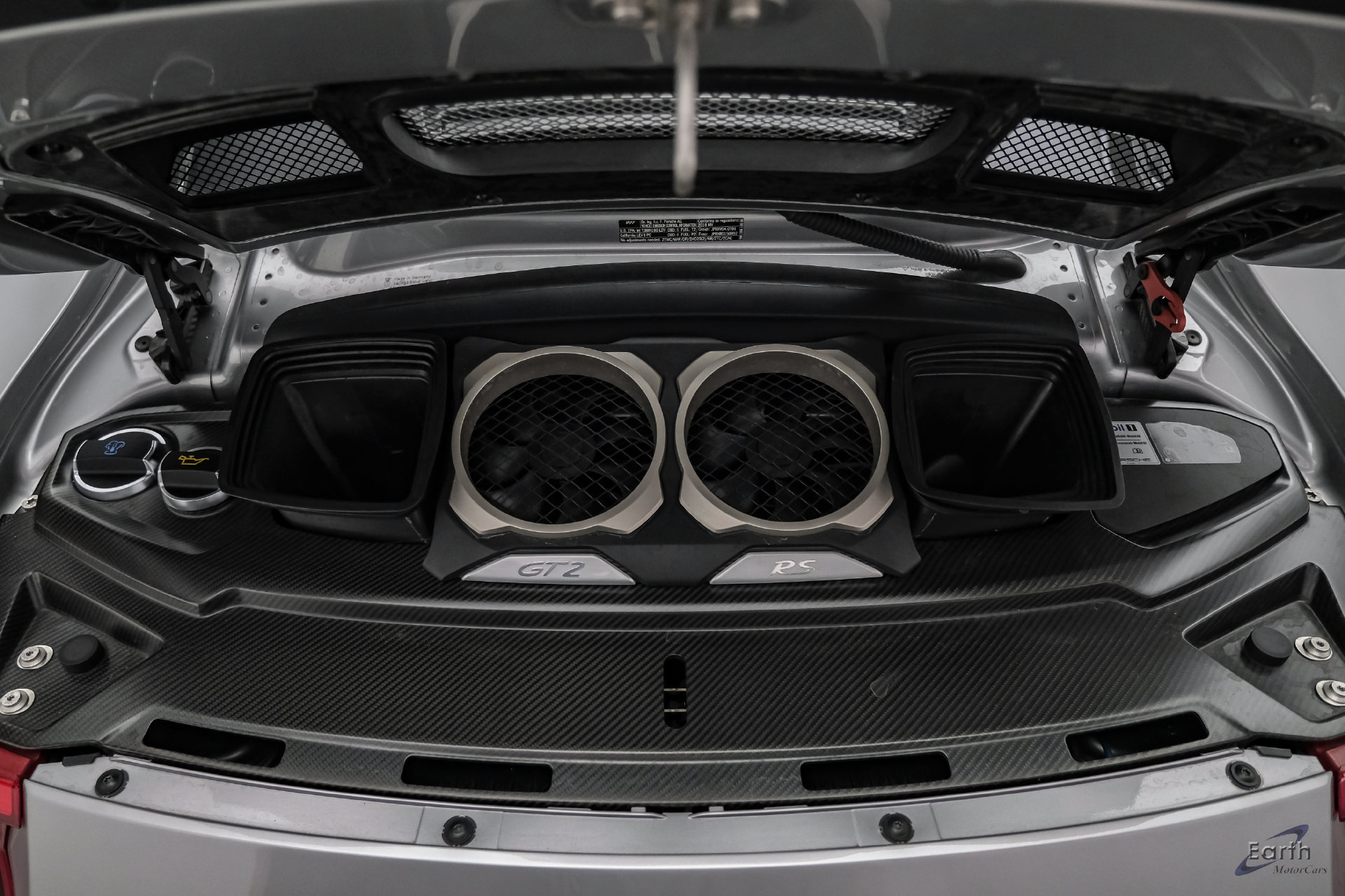 Used 2018 Porsche 911 GT2 RS RWD image 3