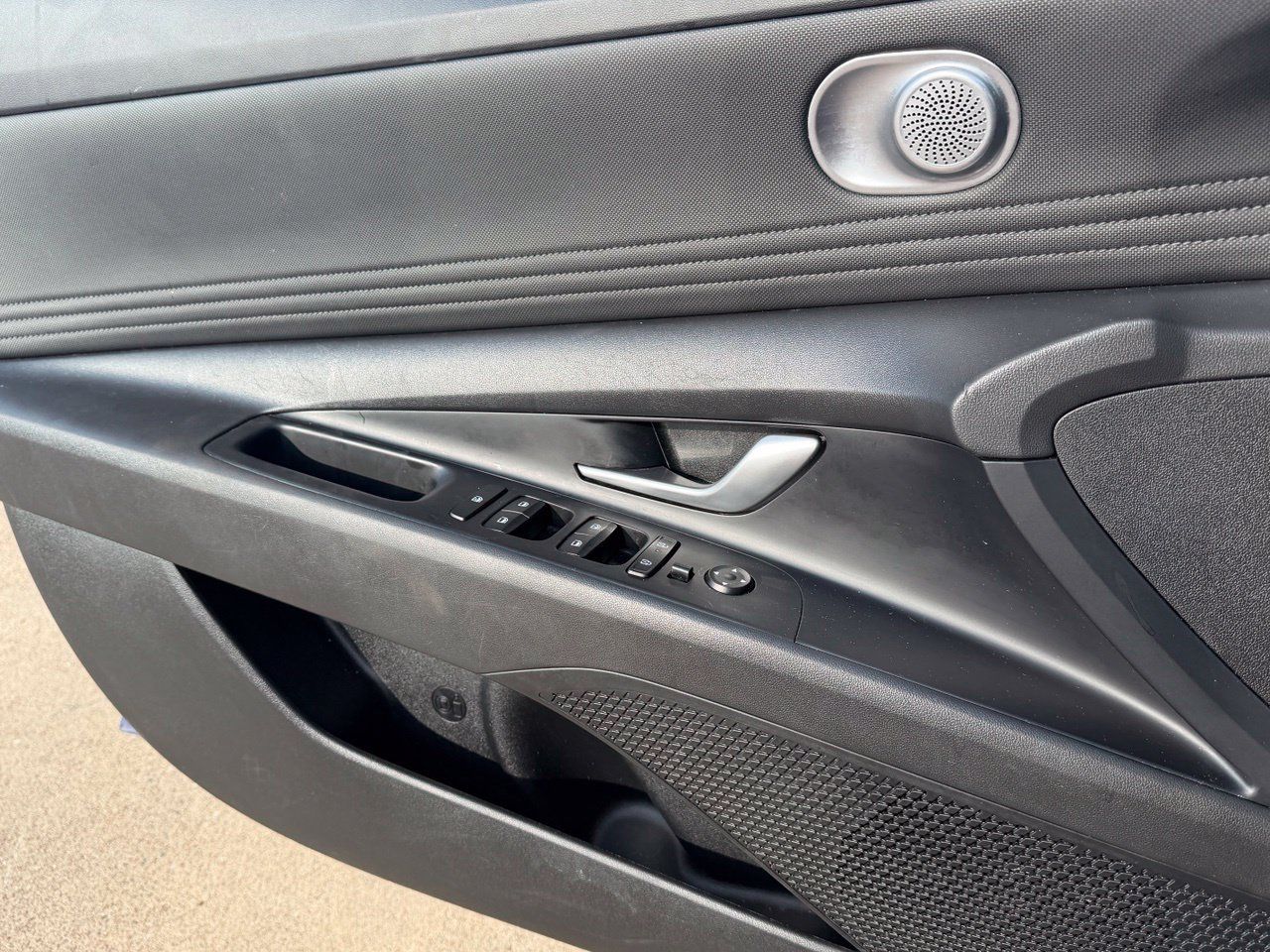 Used 2025 Hyundai Elantra SEL FWD image 17