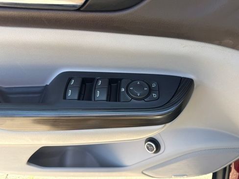 Used 2017 GMC Acadia SLT AWD/4WD image 30