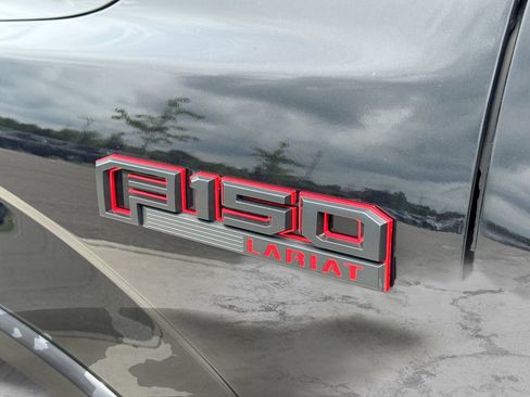 Used 2019 Ford F150 Lariat w/ Equipment Group 502A Luxury AWD/4WD image 15