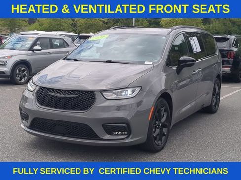 Used 2025 Chrysler Pacifica Limited FWD image 12