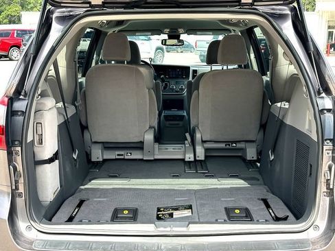 Used 2020 Toyota Sienna LE FWD image 30
