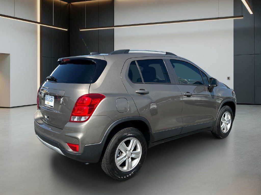 Used 2022 Chevrolet Trax LT w/ Premium Seat Package AWD/4WD image 6