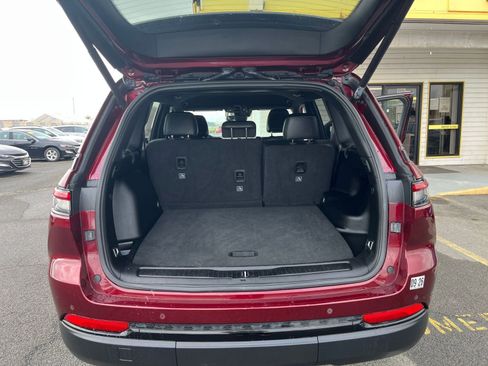 Used 2023 Jeep Grand Cherokee Altitude image 31