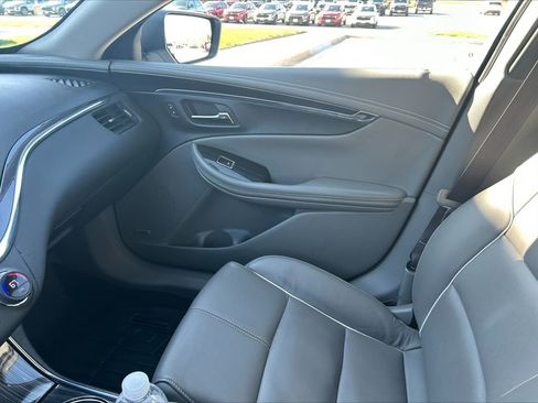 Used 2017 Chevrolet Impala Premier w/ Enhanced Convenience Package image 2