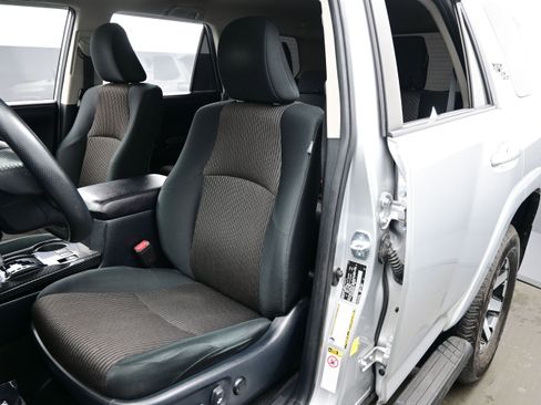 Used 2018 Toyota 4Runner TRD Off-Road AWD/4WD image 12