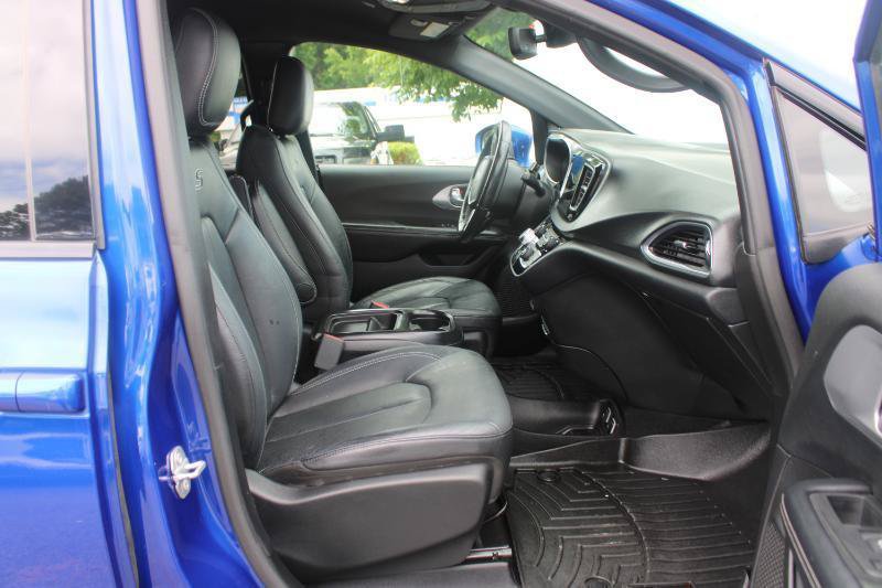 Used 2019 Chrysler Pacifica Touring-L w/ Advanced Safetytec Group FWD image 10