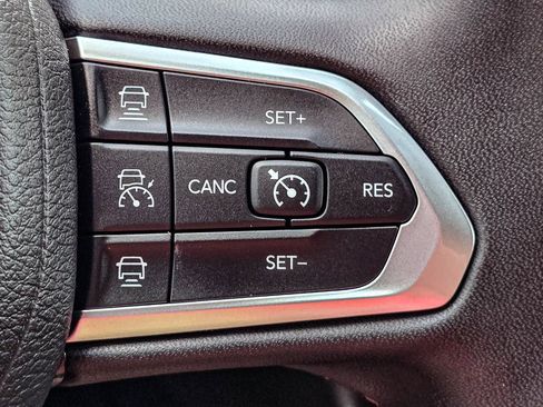 Used 2025 Jeep Compass Trailhawk AWD/4WD image 25