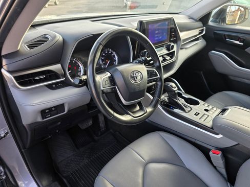 Used 2023 Toyota Highlander XLE image 17