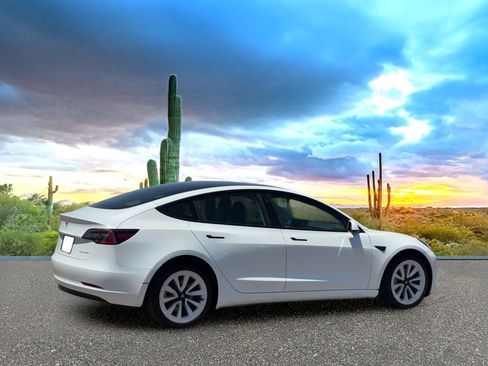 Used 2022 Tesla Model 3 Long Range AWD/4WD image 5