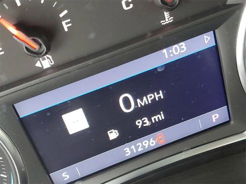 Used 2023 Chevrolet Equinox Premier image 11