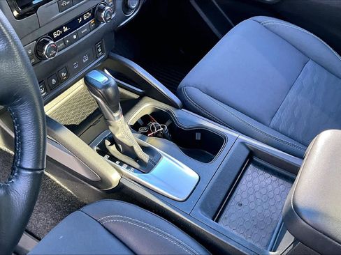 Used 2024 Nissan Frontier SV w/ SV Convenience Package image 16