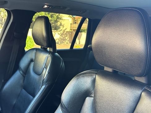 Used 2018 Volvo XC90 T5 Momentum w/ Convenience Package image 14