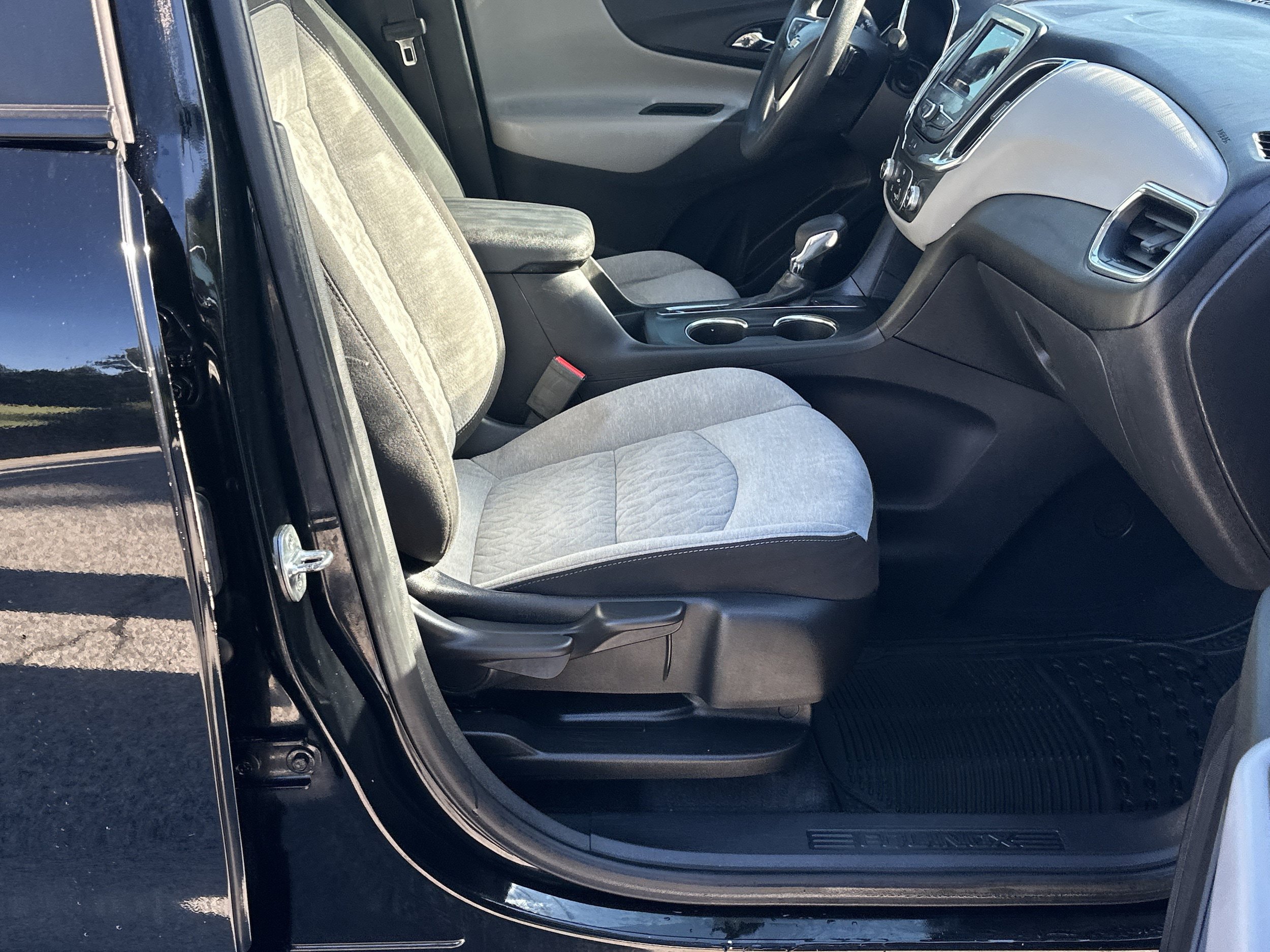 Used 2023 Chevrolet Equinox LS w/ LS Convenience Package FWD image 13