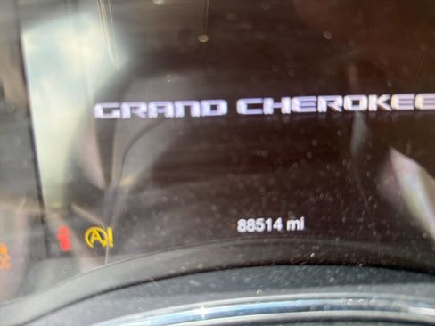 Used 2018 Jeep Grand Cherokee Laredo image 9