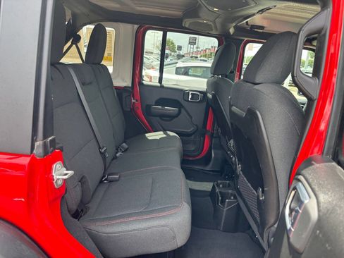 Used 2025 Jeep Wrangler Unlimited Rubicon AWD/4WD image 24