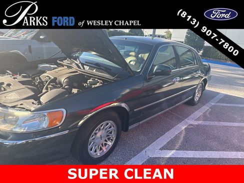 Used 1998 Lincoln Town Car Signature image 5