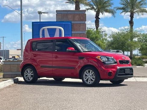 Used 2013 Kia Soul + image 3