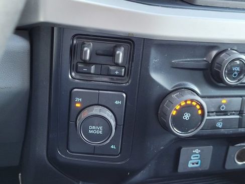 Used 2025 Ford F250 XLT AWD/4WD image 12