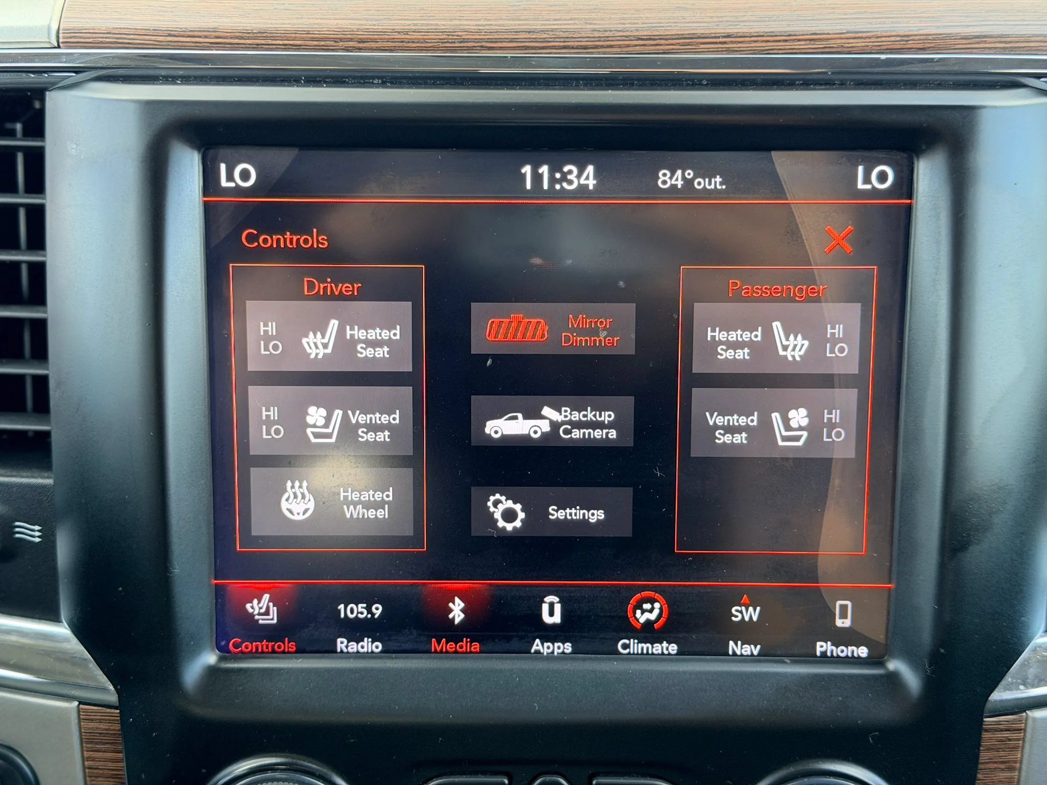 Used 2018 RAM 1500 Laramie w/ Convenience Group AWD/4WD image 25