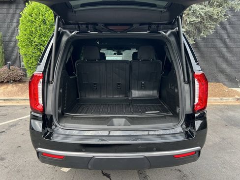 Used 2022 GMC Yukon XL SLT w/ SLT Luxury Package image 16