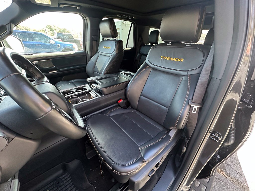 Used 2025 Ford Expedition Tremor AWD/4WD image 9
