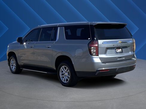 Used 2024 Chevrolet Suburban LT RWD image 5