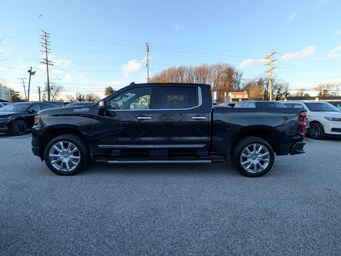 Used 2022 Chevrolet Silverado 1500 High Country w/ High Country Premium Package image 3