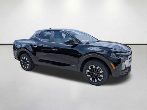 Used 2025 Hyundai Santa Cruz SE FWD image 1