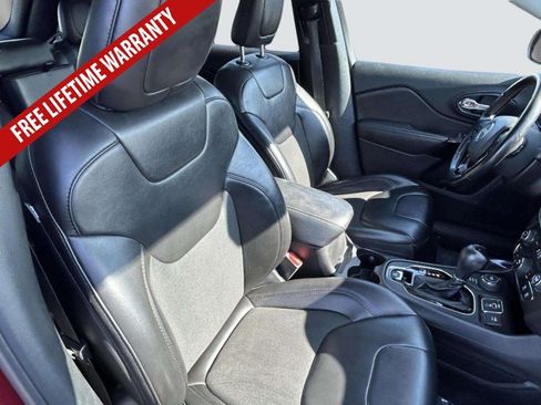 Used 2021 Jeep Cherokee Latitude Plus AWD/4WD image 23