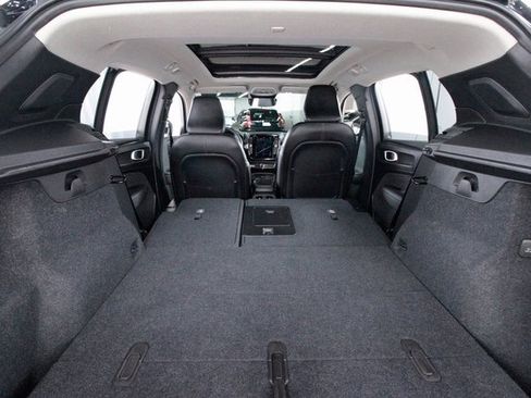 Certified 2025 Volvo XC40 B5 Plus image 34