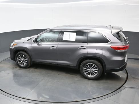 Used 2019 Toyota Highlander XLE image 39